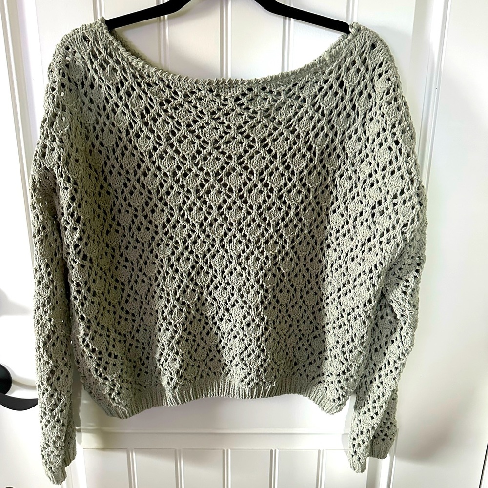 Moon & Madison sage green cropped knit sweater size medium - smoke free home